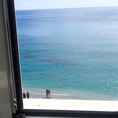 La Terrazza Sul Mare Affittacamere مونتيروسّو ال ماري الغرفة الصورة