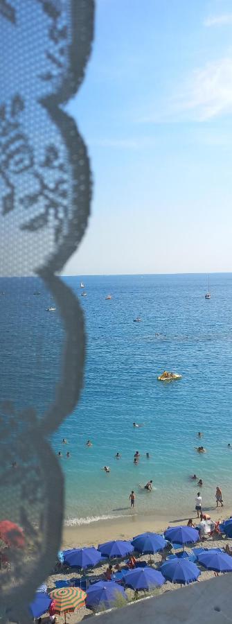 La Terrazza Sul Mare Affittacamere مونتيروسّو ال ماري المظهر الخارجي الصورة