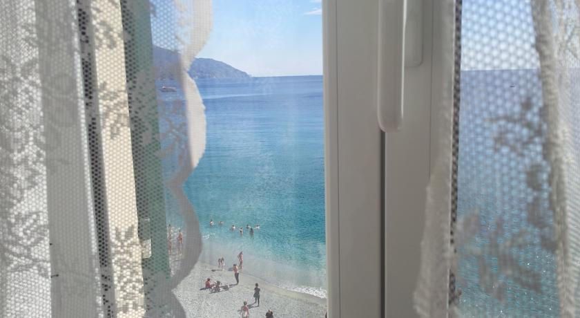 La Terrazza Sul Mare Affittacamere مونتيروسّو ال ماري الغرفة الصورة